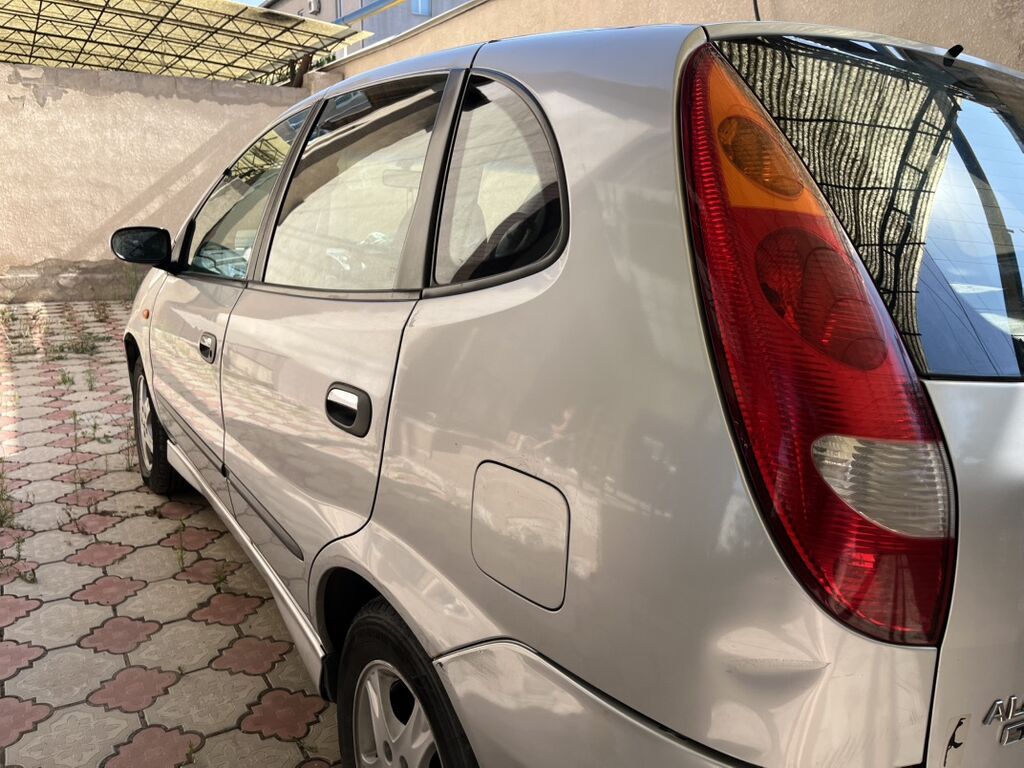 Nissan Almera Tino: 2005 г., 1.8 л, Механика, Бензин, Хэтчбэк: фото 7