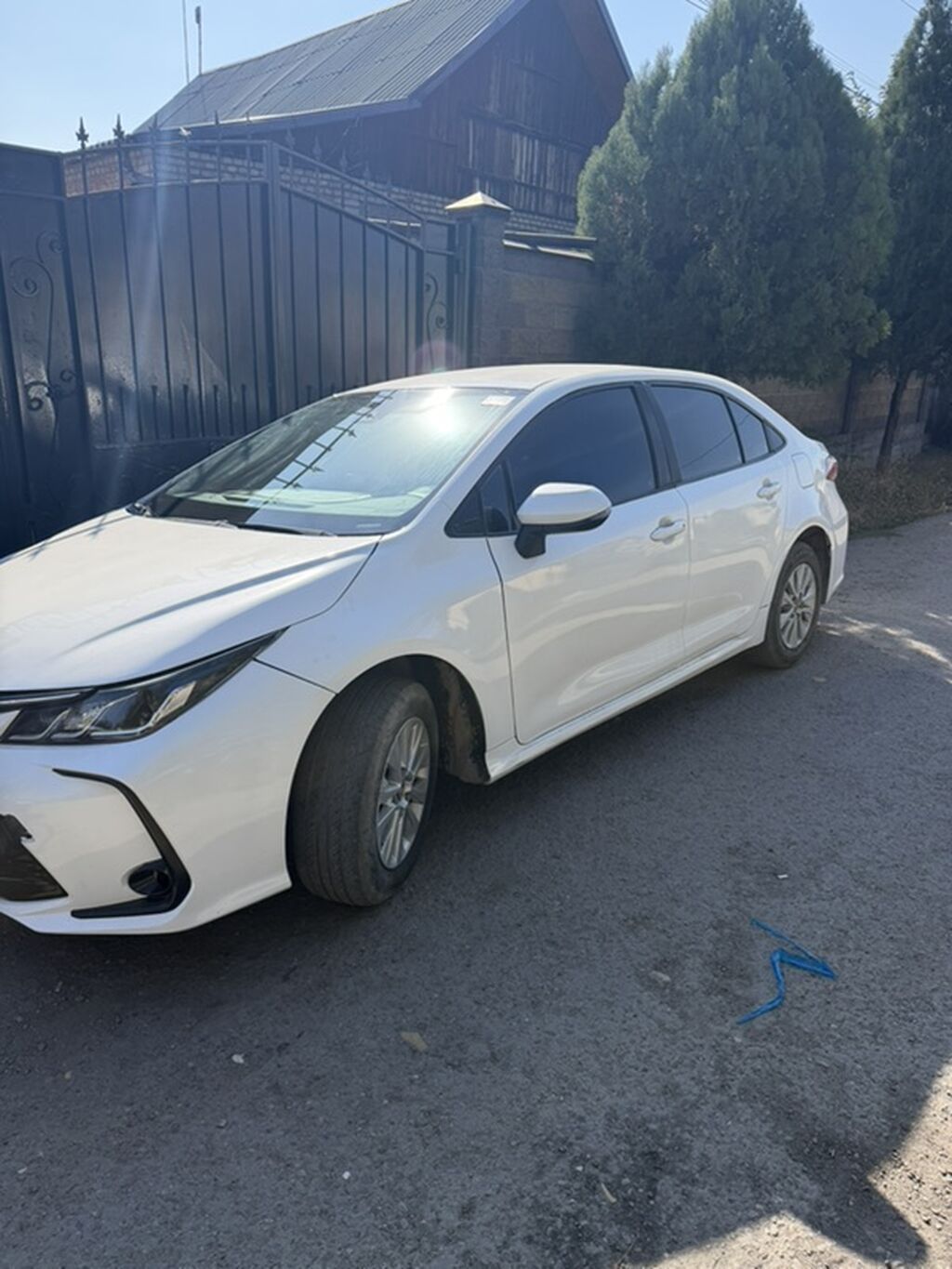 Toyota Corolla: 2019 г., 1.8 л, Автомат, Гибрид, Седан: фото 2