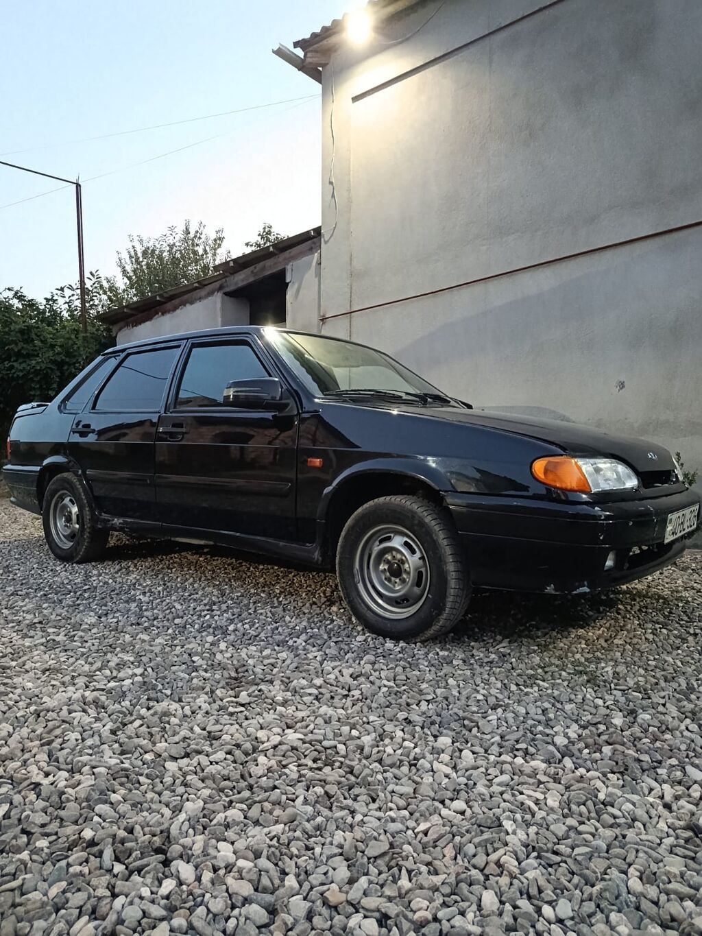 LADA Samara sedan – qara rəng, 4 qapı, arxa ötürücülərlə geniş baqajlı