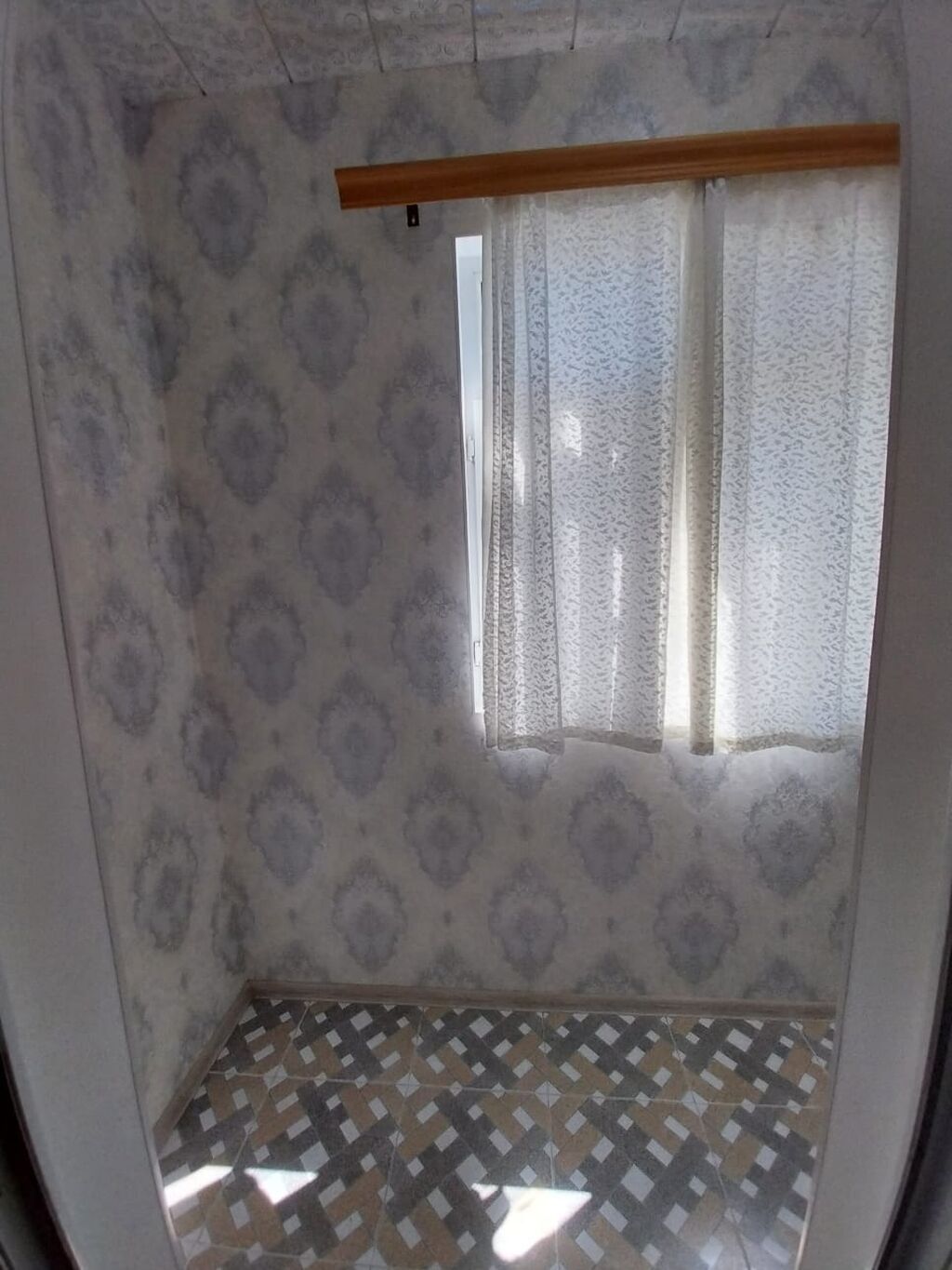 İnşaatçılar metrosundan 5 dəqiqəlik məsafədə. Geniş, işıqlı, təmirli