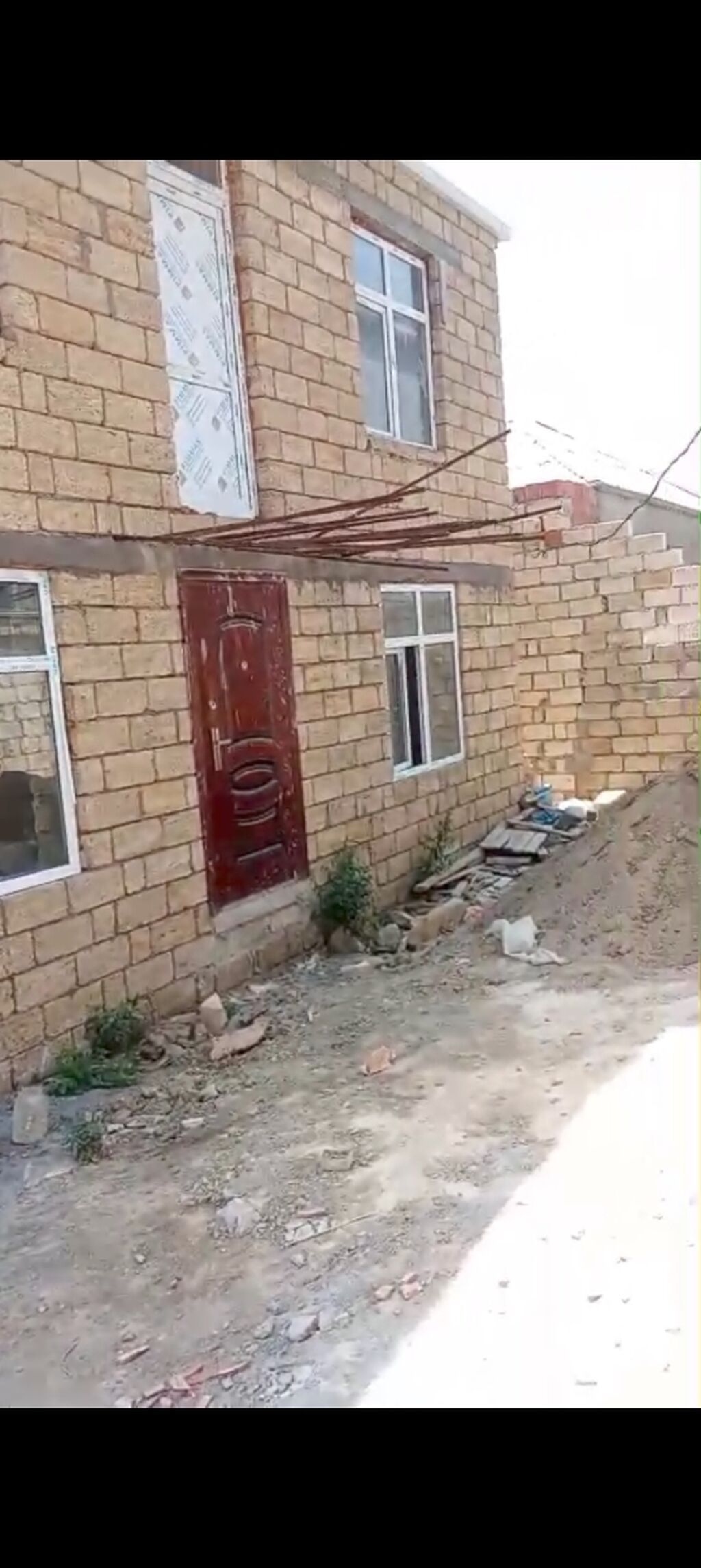 2 mərtəbəli fərdi yaşayış evi - Konstruksiya: yerli daş-divarlı