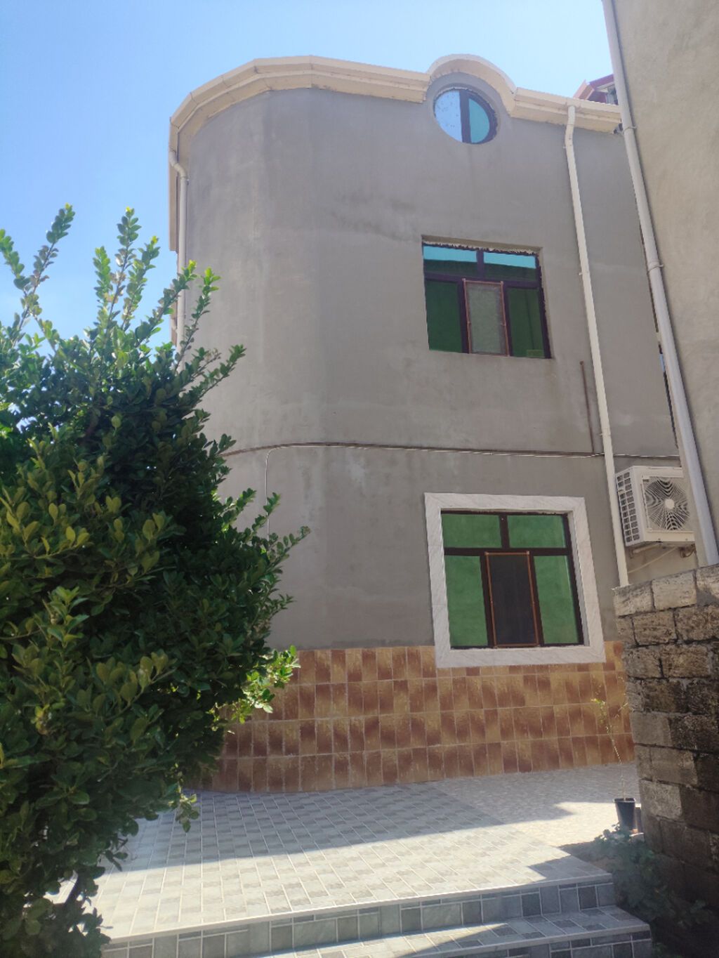 Mehdiabad qaz idarəsinin yanında ev satılır.torpaq tikinti təyinatlı