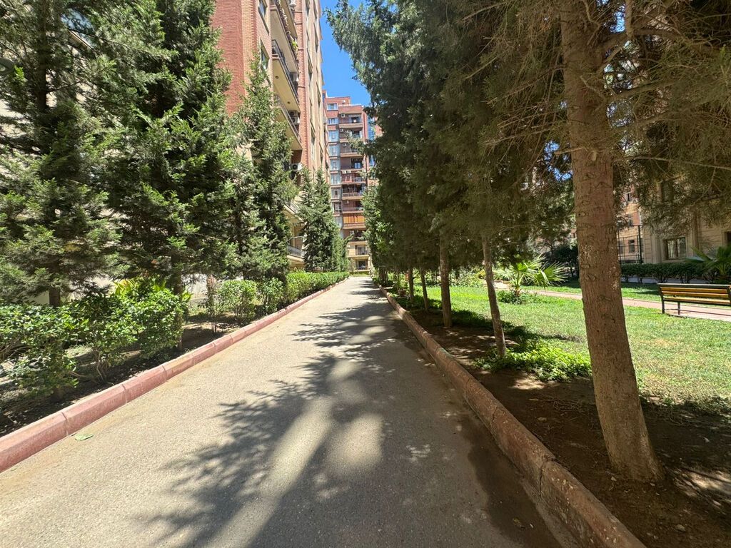 4 otaqlı, Yeni tikili, 180 kv. m