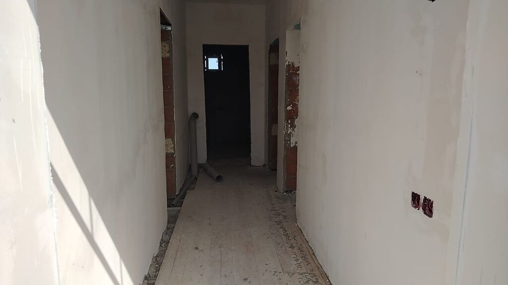 6 otaqlı, 200 kv. m, Kredit var, Təmirsiz