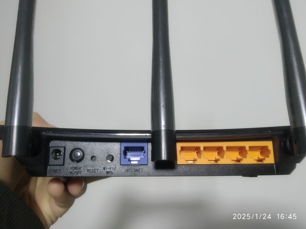 Роутер Wifi. Сам покупал за 3500 сом. Состояние новое, работает: фото 2