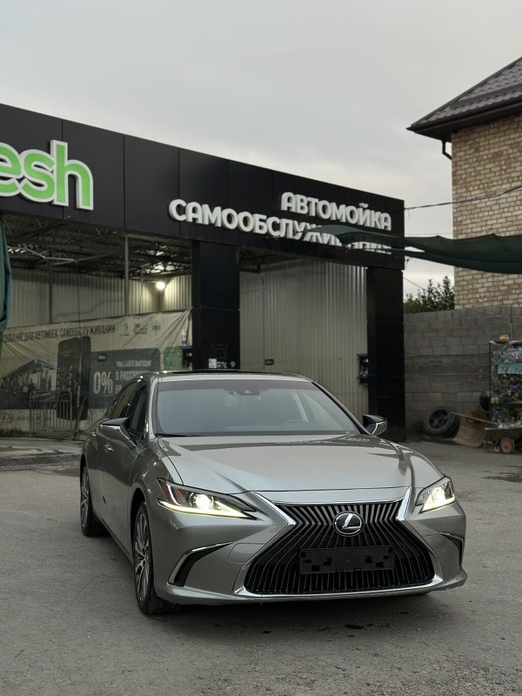 Lexus ES: 2019 г., 2.5 л, Автомат, Бензин, Седан: фото 2