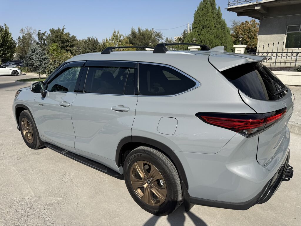 Toyota Highlander: 2022 г., 2.5 л, Вариатор, Гибрид, Внедорожник: фото 4