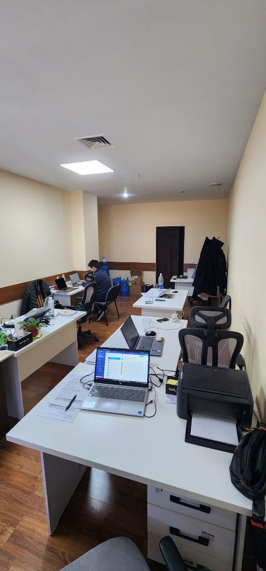Сдаю Офис целиком: 28 м², В бизнес центре, С ремонтом