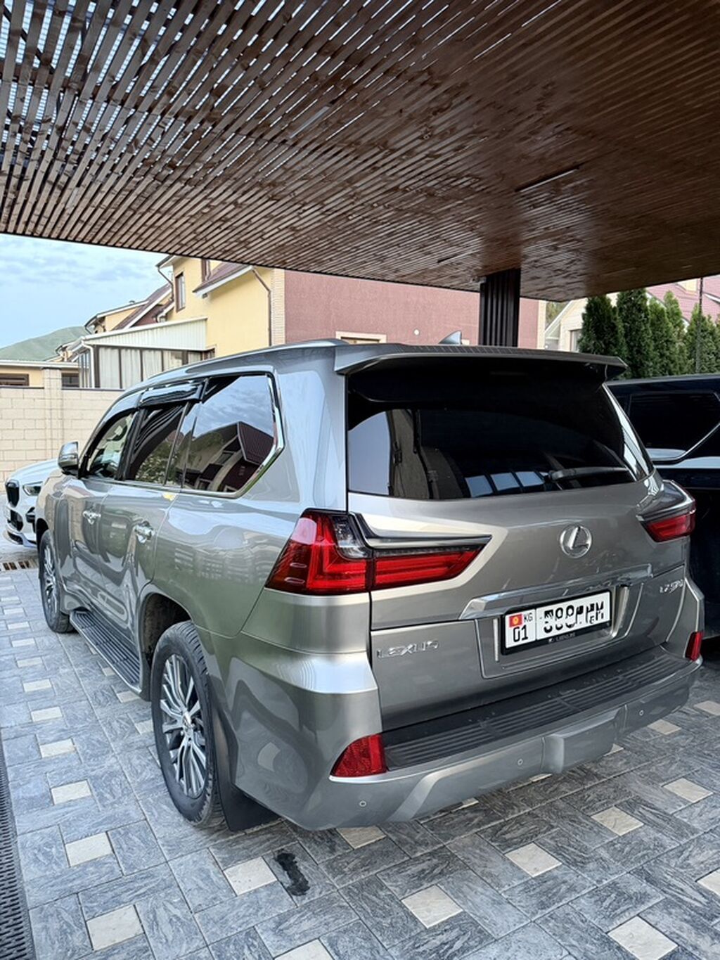 Lexus LX: 2018 г., 5.7 л, Автомат, Бензин, Внедорожник: фото 3