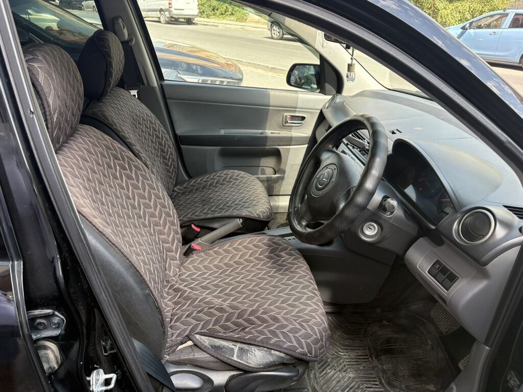 Mazda Demio: 2005 г., 1.3 л, Автомат, Хэтчбэк: фото 2
