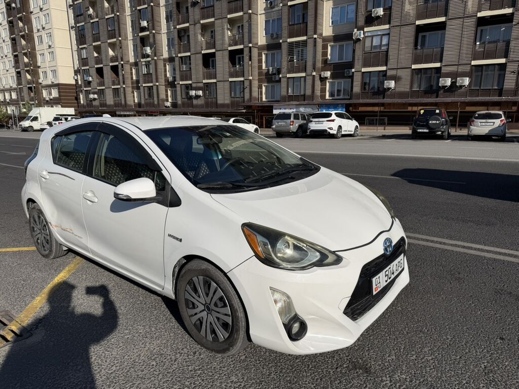 Toyota Prius C: 2016 г., 1.5 л, Вариатор, Гибрид, Хэтчбэк: фото 7