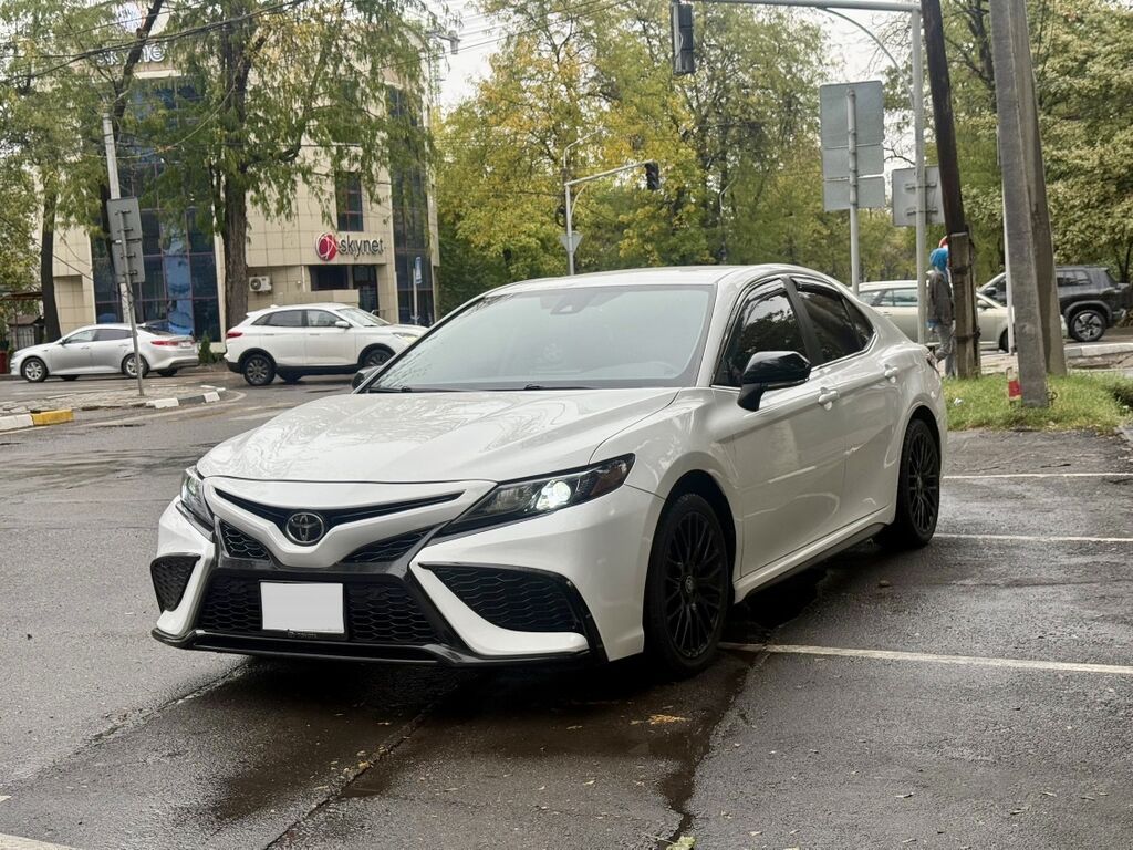 Toyota Camry: 2022 г., 2.5 л, Автомат, Бензин, Седан: фото 2