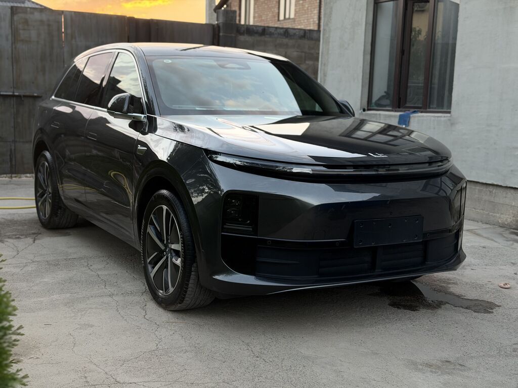Lixiang L6: 2024 г., 1.5 л, Автомат, Электромобиль, Кроссовер: фото 2