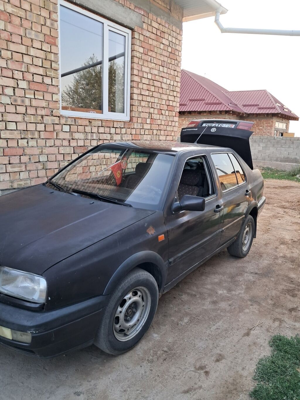 Volkswagen Vento: 1994 г., 1.8 л, Механика, Бензин, Седан: фото 2