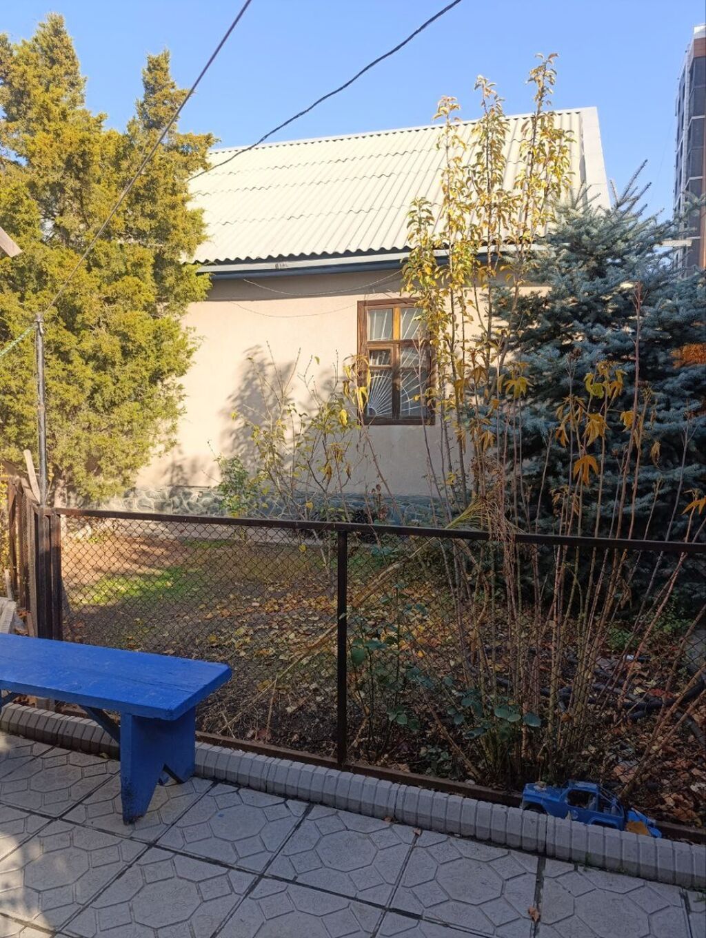 Продаётся дом с ухоженным двором и просторной гостиной. Основные: фото 3