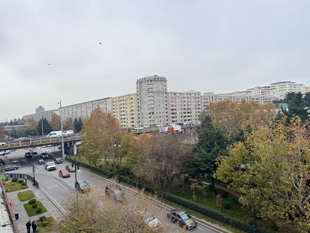 Bakı, Binəqədi qəs., 3 otaqlı, Köhnə tikili, m. Gənclik, 75 kv. m