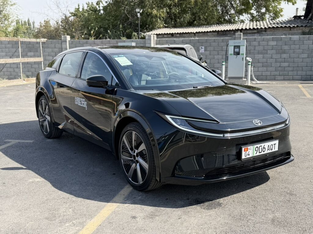 Toyota bZ5: 2026 г., Электромобиль, Лифтбек: фото 3