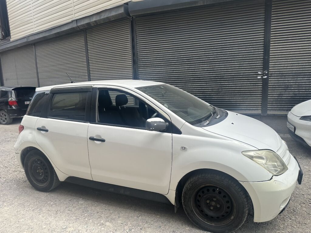 Toyota Ist: 2003 г., 1.3 л, Автомат, Бензин, Хэтчбэк: фото 3