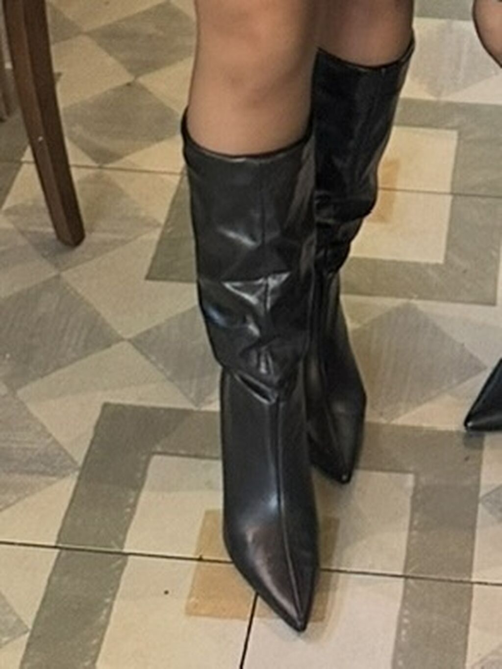 Stradivarius yep yeni veziyyetde 40 razmer. (39 da geyine bilər) baha