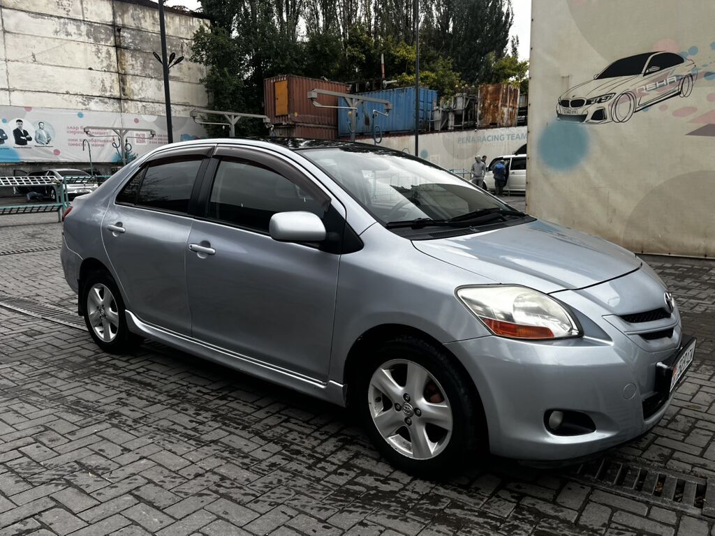 Toyota Yaris: 2007 г., 1.5 л, Автомат, Бензин, Седан: фото 3