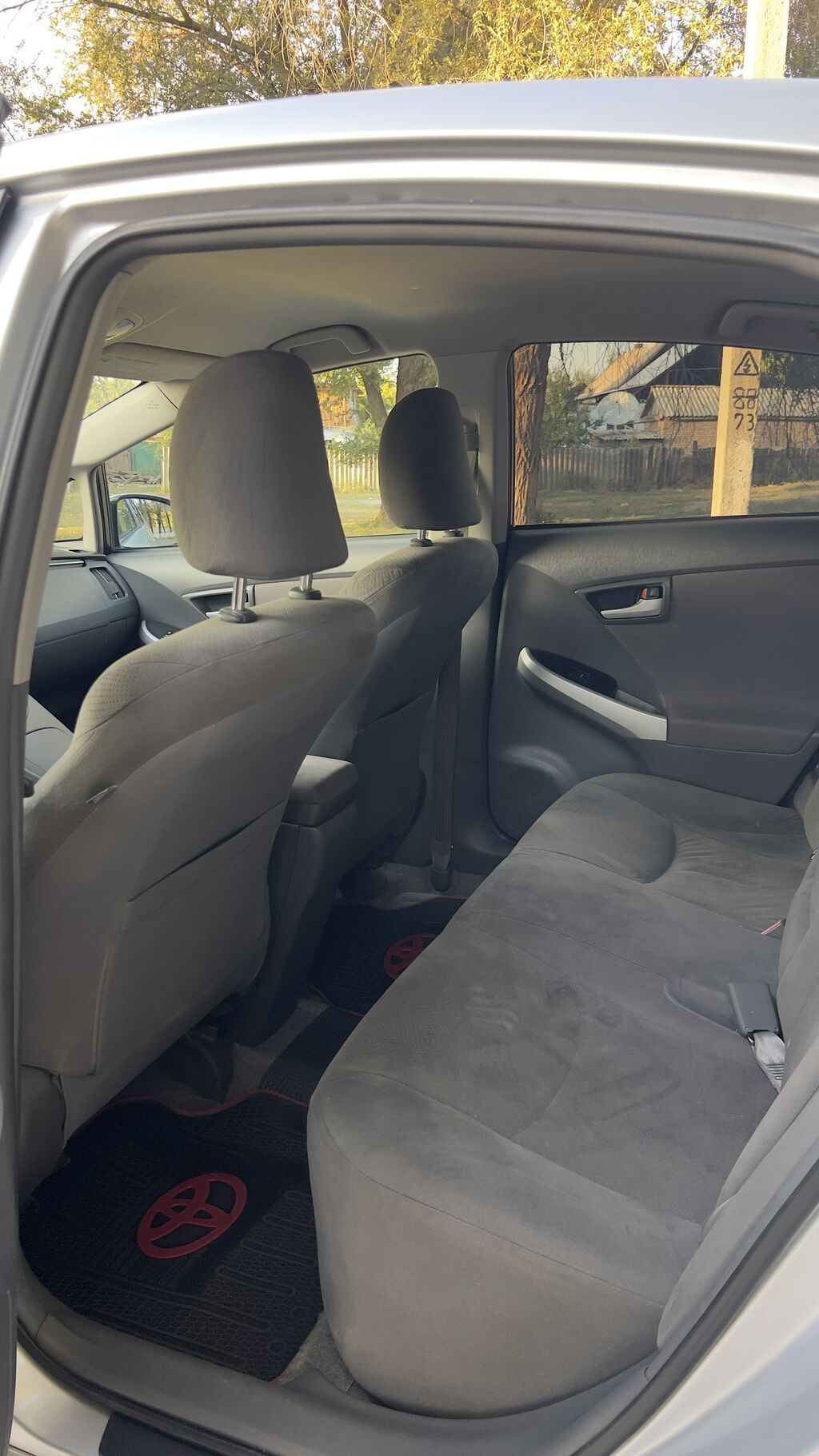 Toyota Prius: 2011 г., 1.8 л, Вариатор, Гибрид, Универсал: фото 3