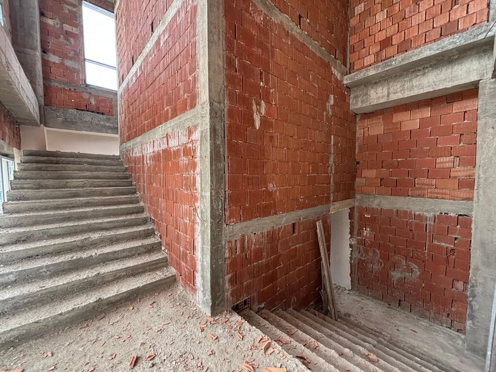 Ağ Şəhərdə 1100 m² PREMIUM KOMMERSİYA OBYEKTİ — SATILIR Yer: Ağ