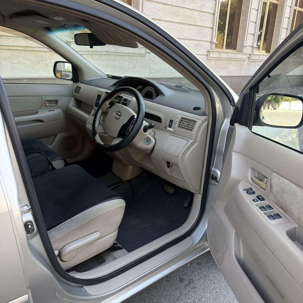 Toyota Raum: 2003 г., 1.5 л, Автомат, Бензин: фото 4