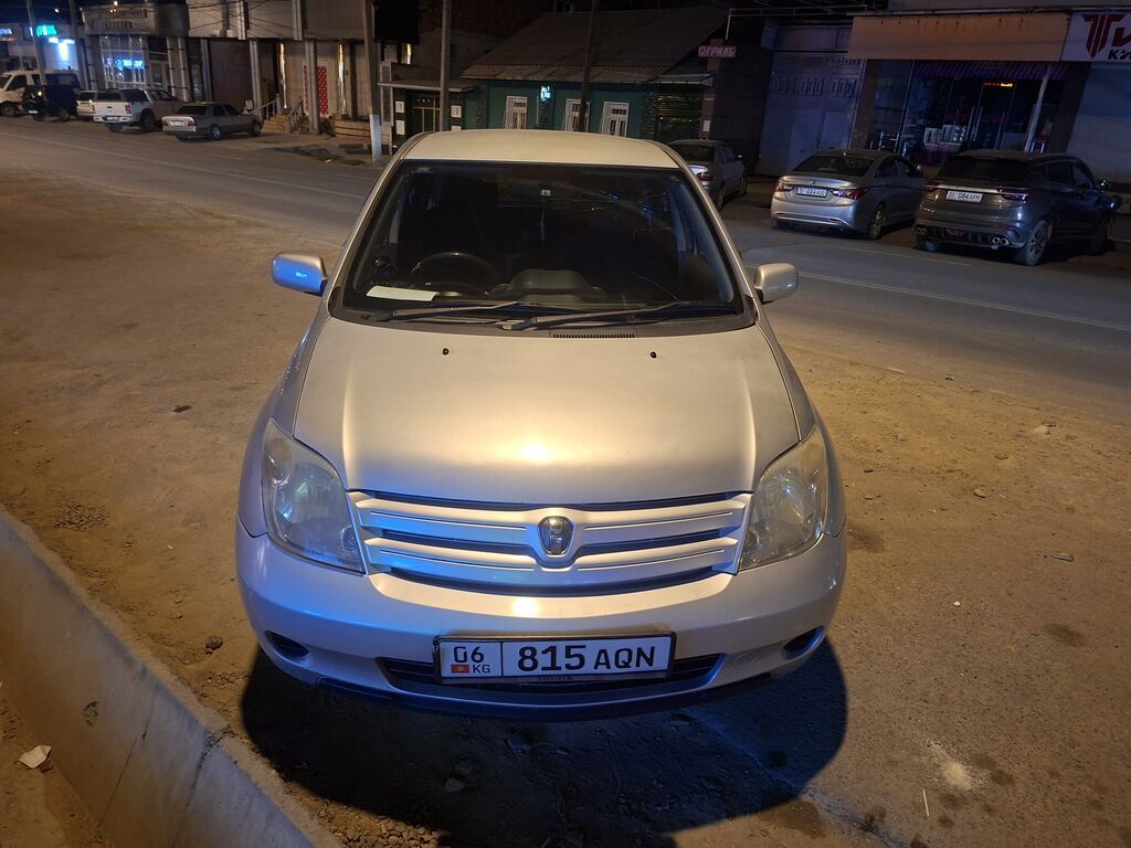 Toyota Ist: 2002 г., 1.3 л, Автомат, Бензин, Хэтчбэк: фото 2