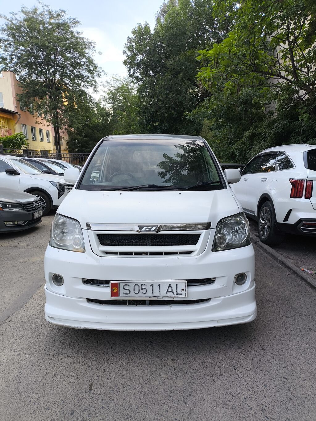 Toyota Noah: 2005 г., 2 л, Автомат, Бензин, Минивэн: фото 3