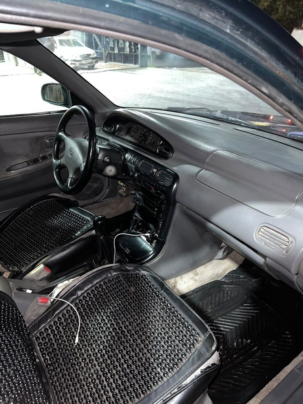 Mazda 626: 1994 г., 2 л, Механика, Седан: фото 5