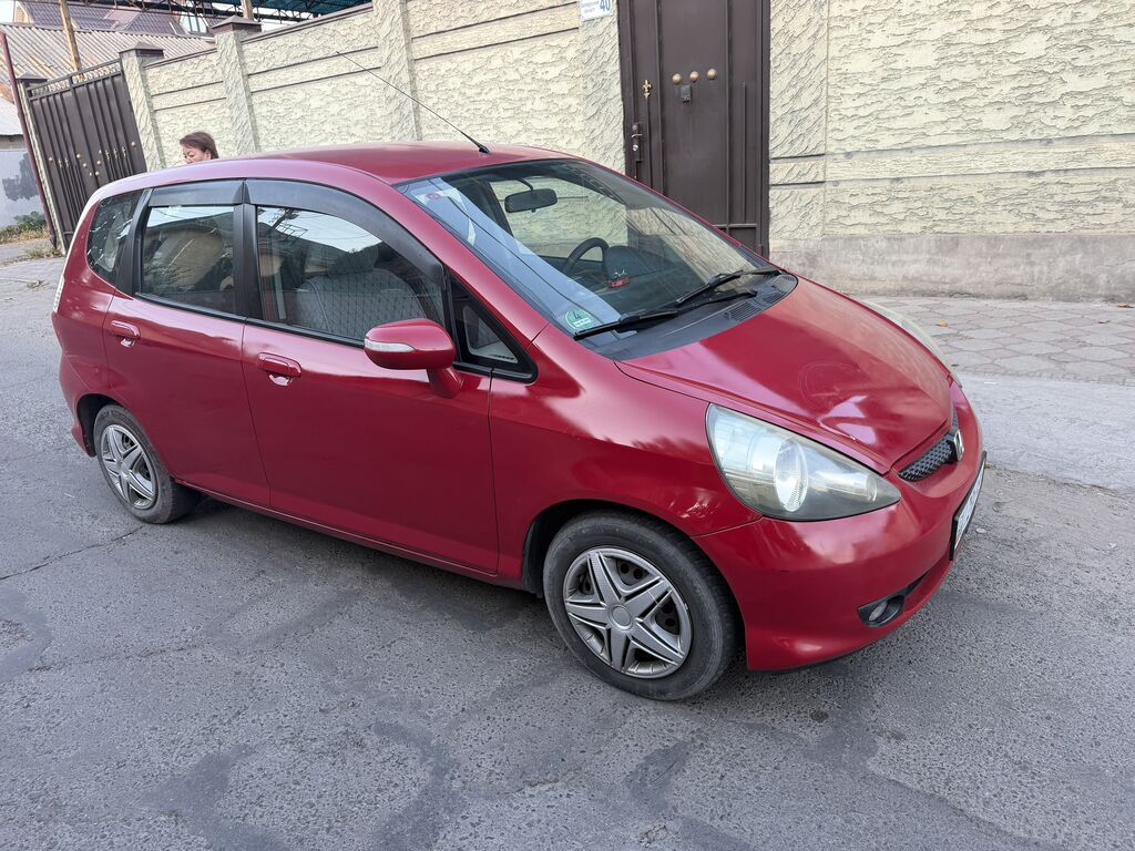 Honda Fit: 2005 г., 1.4 л, Автомат, Газ, Хэтчбэк: фото 2