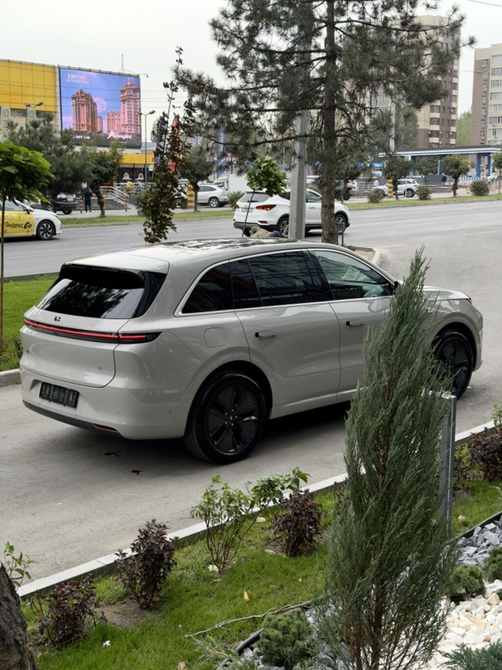 Lixiang L6: 2025 г., 1.5 л, Автомат, Гибрид, Кроссовер: фото 4