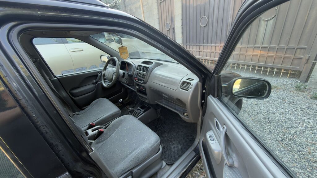 Suzuki Ignis: 2003 г., 1.3 л, Механика, Бензин, Кроссовер: фото 5