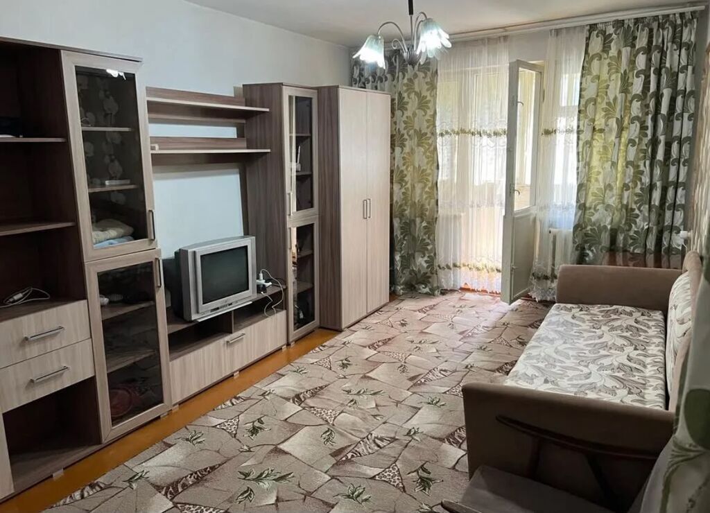 1 комната, 35 м², 5 мкр 104 серия, 2 этаж, Косметический ремонт: фото 1