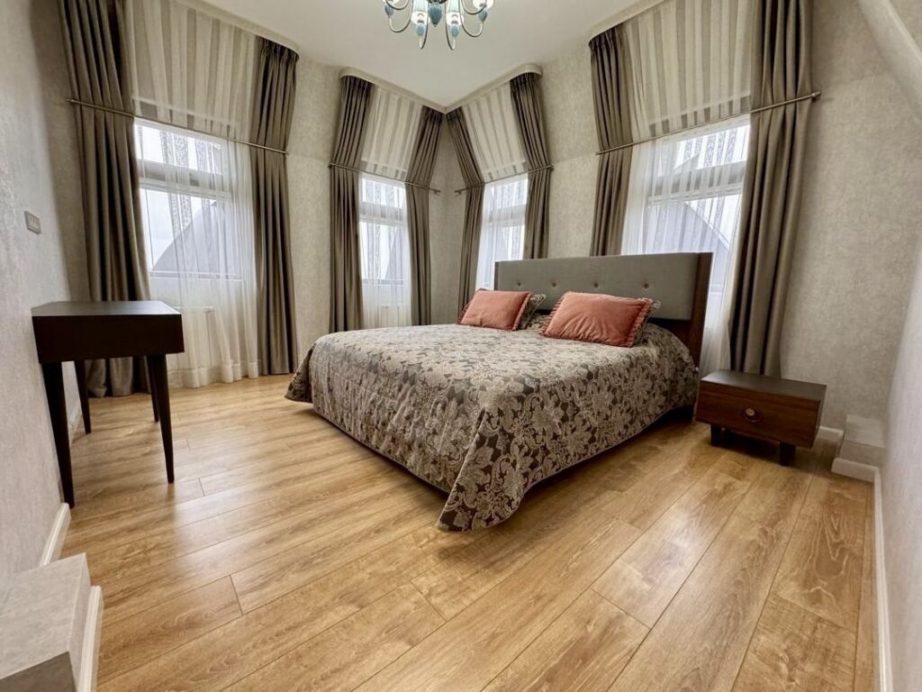 4 комнаты, 225 м², Золотой квадрат Элитка, 16 этаж, Дизайнерский ремонт: фото 3