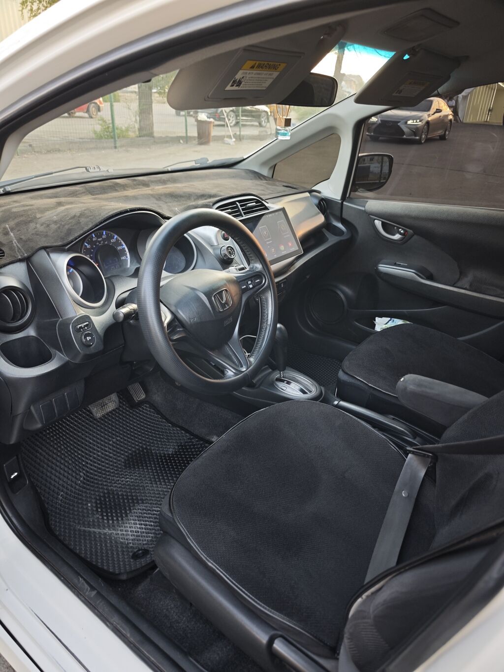 Honda Fit: 2009 г., 1.5 л, Автомат, Хэтчбэк: фото 5
