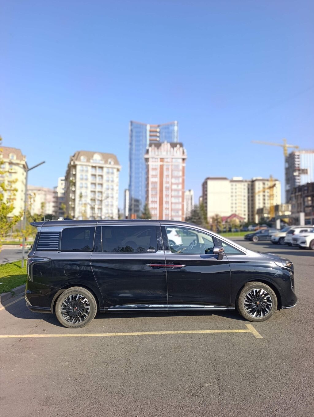 Премиум класс Минивэн Hongqi HQ9 Год: 2023 11 Комплектация: фото 2