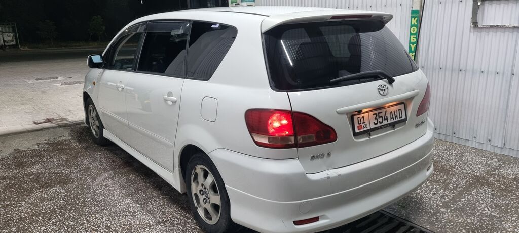 Toyota Ipsum: 2002 г., 2.4 л, Автомат, Бензин, Минивэн: фото 4