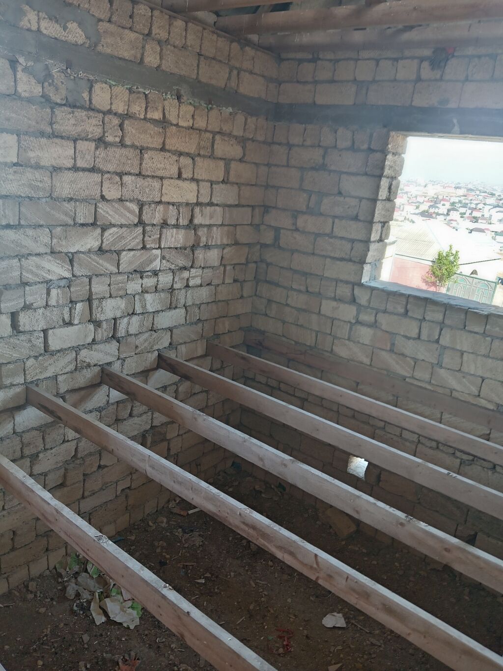4 otaqlı, 120 kv. m, Təmirsiz