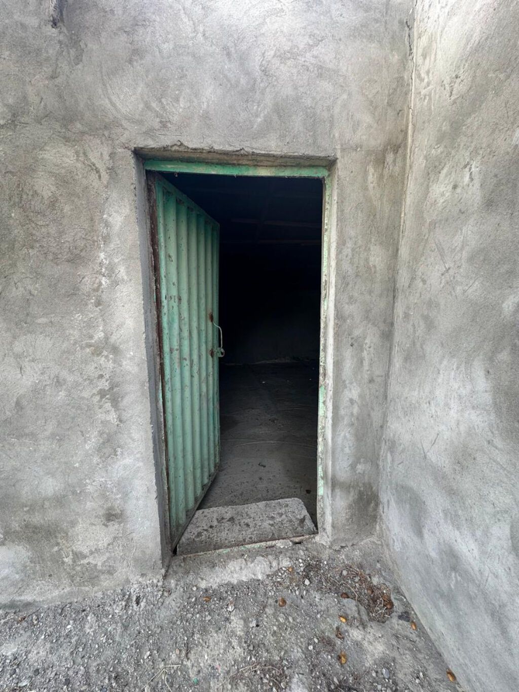 Mingəçevir şəhəri. Qres qəsəbəsi. yolun qiraqi. Pojarniyle üzbü -üz