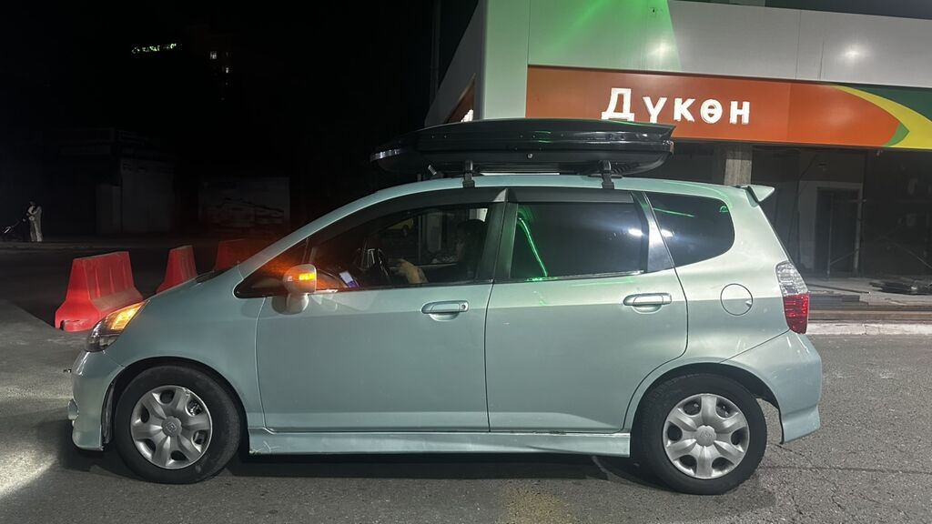Honda Fit: 2003 г., 1.5 л, Автомат, Бензин, Хэтчбэк: фото 3