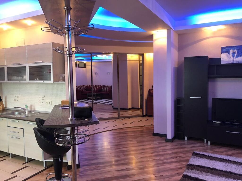 3 комнаты, 100 м², Ак-Кеме Элитка, 7 этаж, Старый ремонт: фото 1