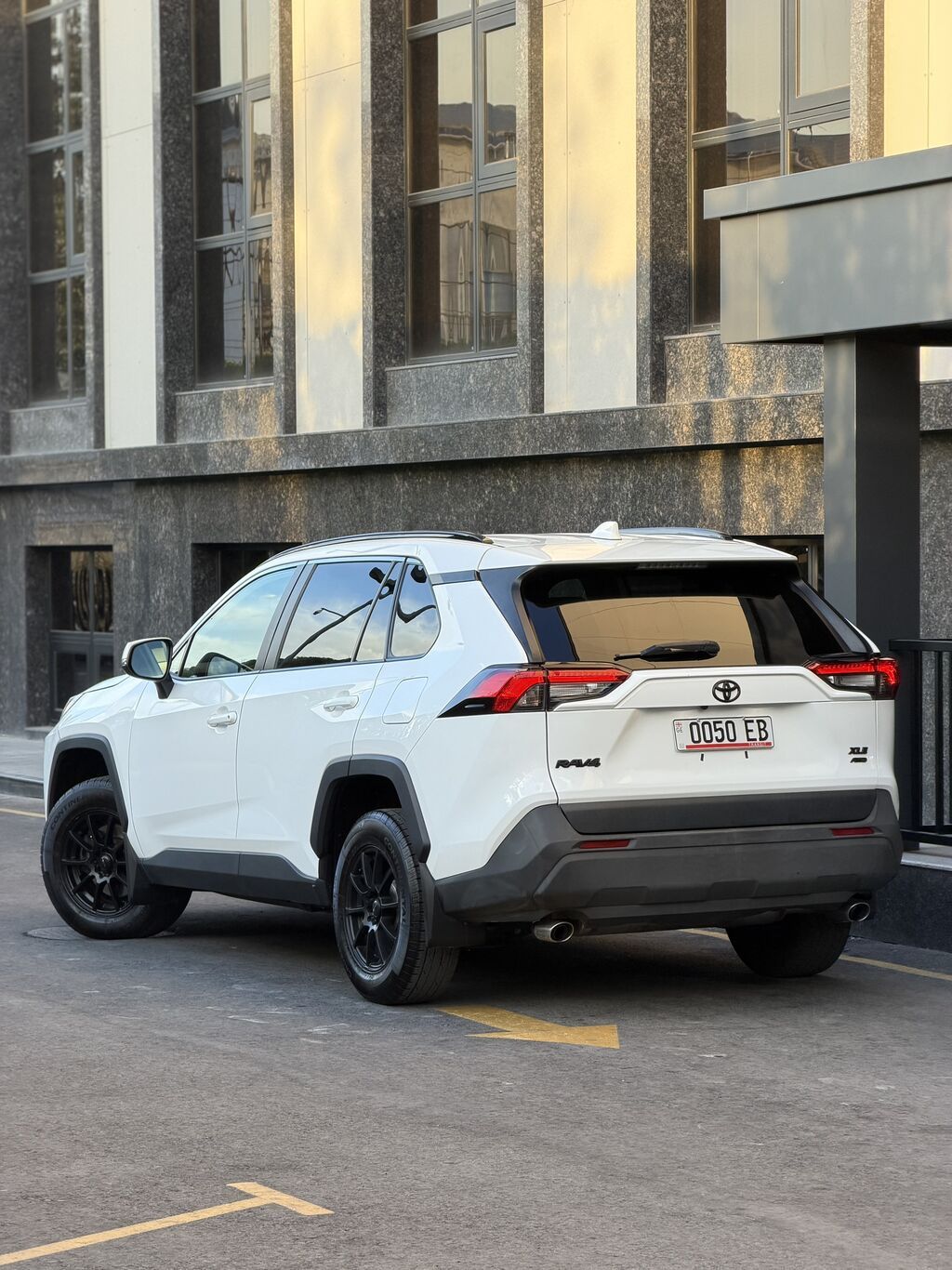 Toyota RAV4: 2020 г., 2.5 л, Автомат, Бензин, Кроссовер: фото 4