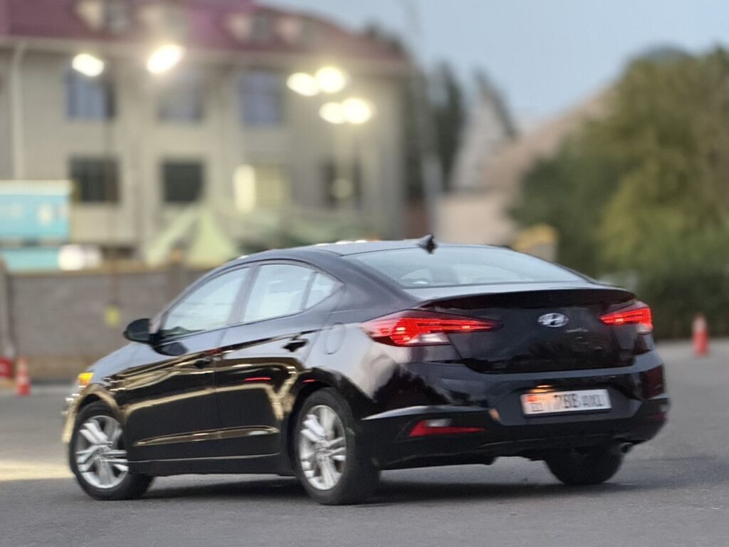 Hyundai Elantra: 2019 г., 2 л, Автомат, Бензин, Седан: фото 4