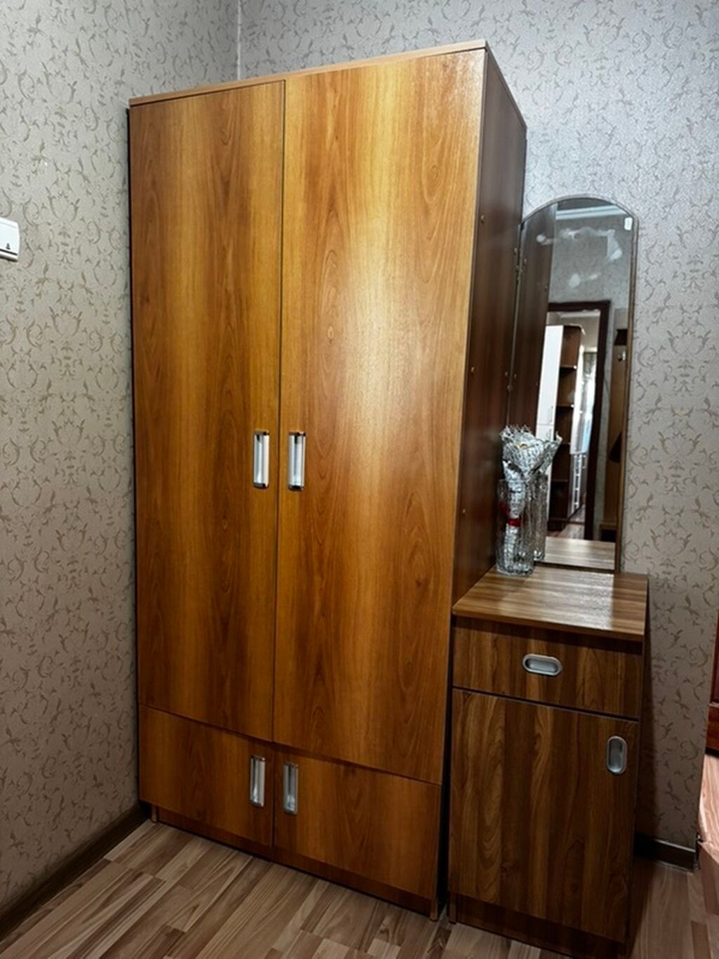 Прихожий гарнитур: двухстворчатый шкаф + тумба с зеркалом - Материал: фото 3