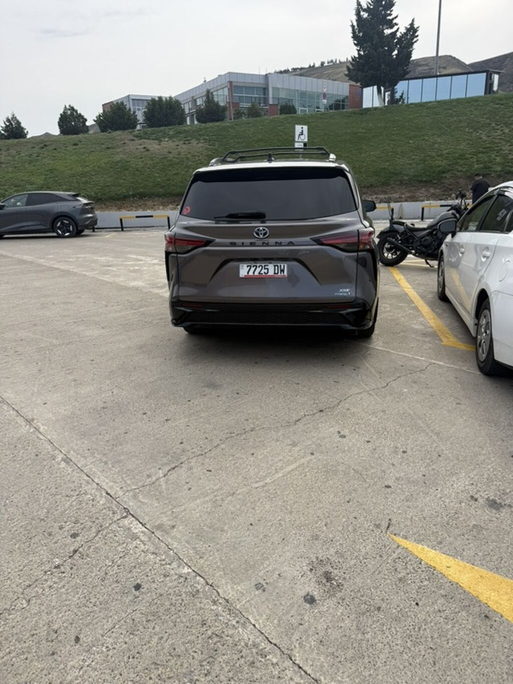 Toyota Sienna: 2021 г., 2.5 л, Автомат, Гибрид, Минивэн: фото 6