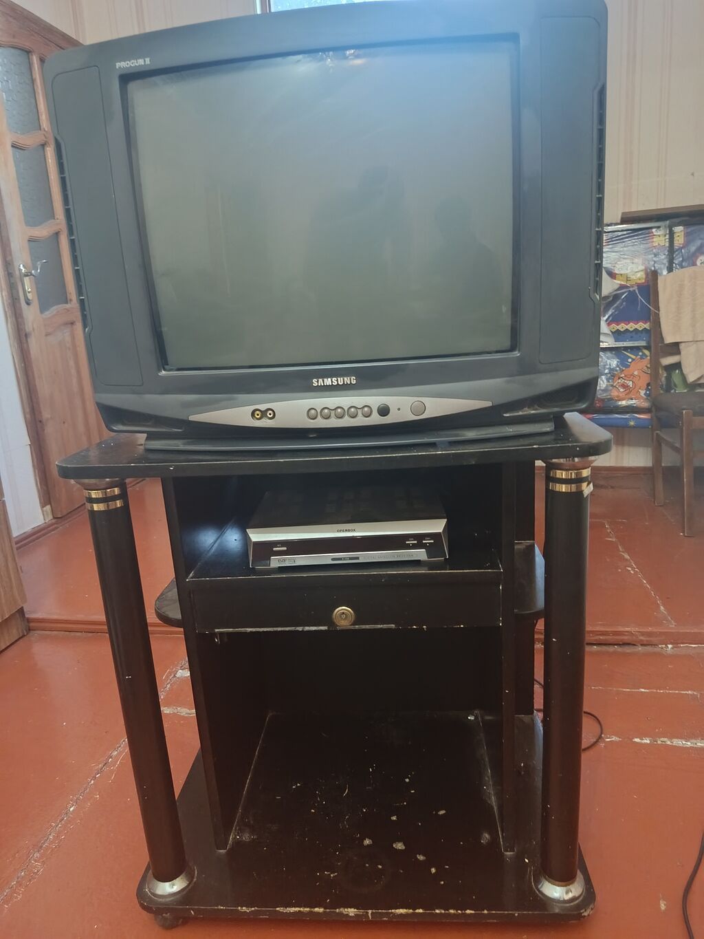 Samsung Televizor Komplekt: - Samsung CRT TV - Openbox peyk