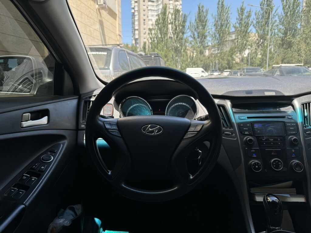 Hyundai Sonata: 2012 г., 2 л, Автомат, Газ, Седан — фото 4