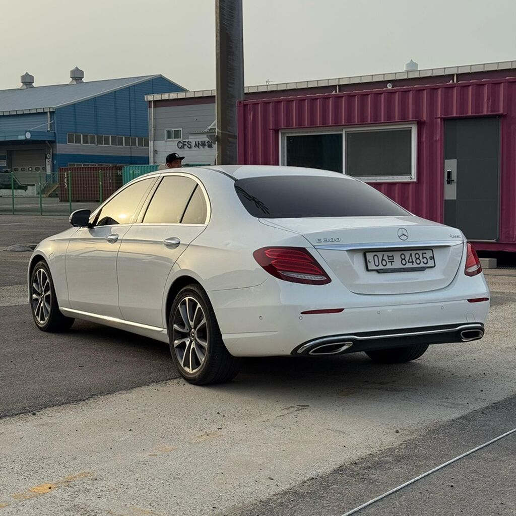 Mercedes-Benz E-Class: 2018 г., Автомат, Бензин, Седан: фото 2