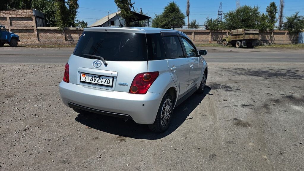 Toyota Ist: 2003 г., 1.3 л, Автомат, Бензин, Хэтчбэк: фото 3